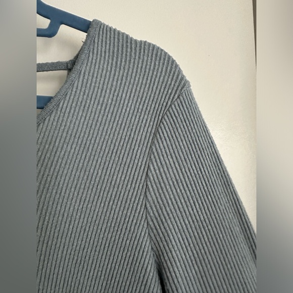 Women’s Sweater - Picture 3 of 3